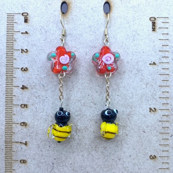 Flowers Bumble Bees Summer Garden Glass Beads Handmade Pierced Earrings LR142 - Picture 5 of 5